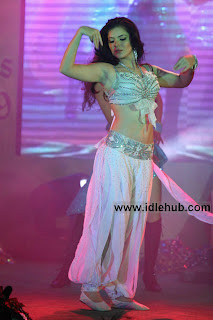 Urvashi Sharma sexposing hot navel, cleavage n armpits at 16th Lions Gold Awards show