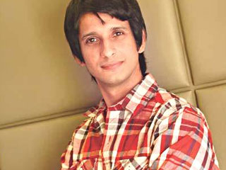 Sharman Joshi will romp
