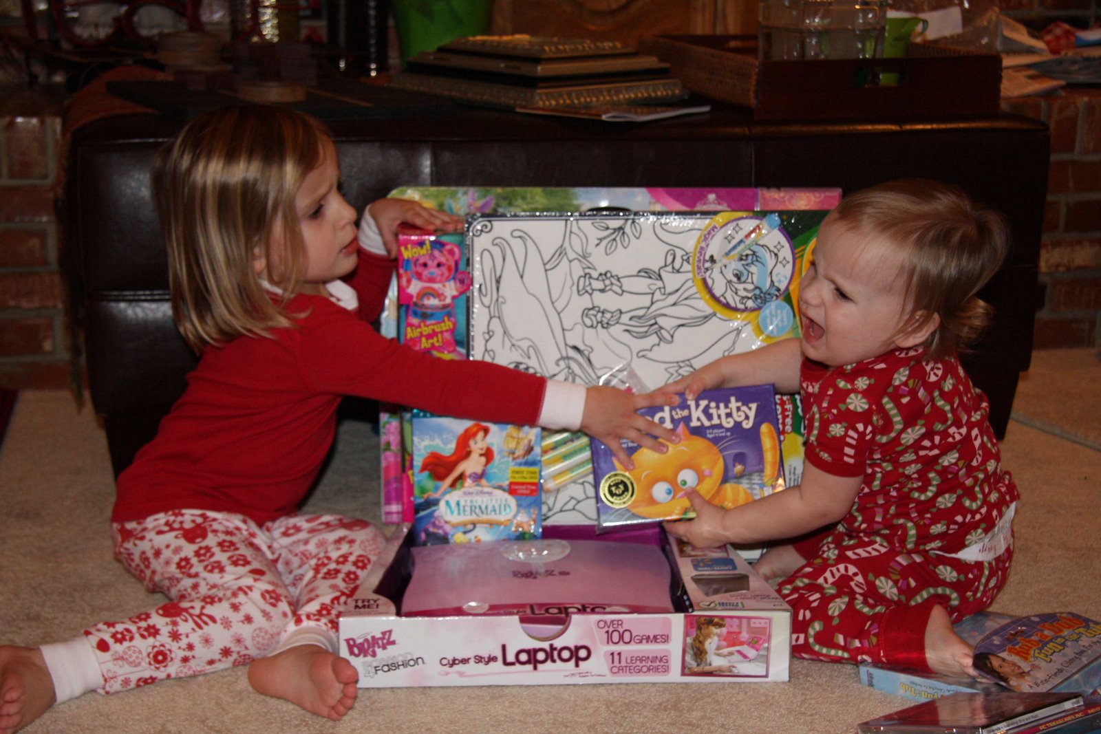 [christmas,+bowie_girls+fighting.jpg]