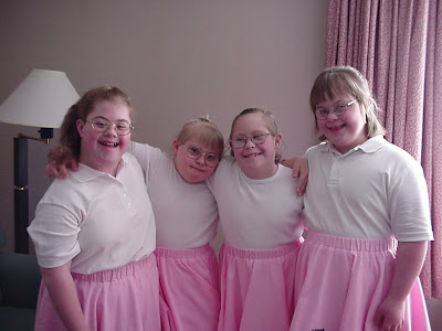 [img width=400 height=300]http://3.bp.blogspot.com/_0HwERQkKAxY/ScYBZvGI0dI/AAAAAAAAAgk/TrNmslml0ow/s400/Down+meisjes.jpg[/img]