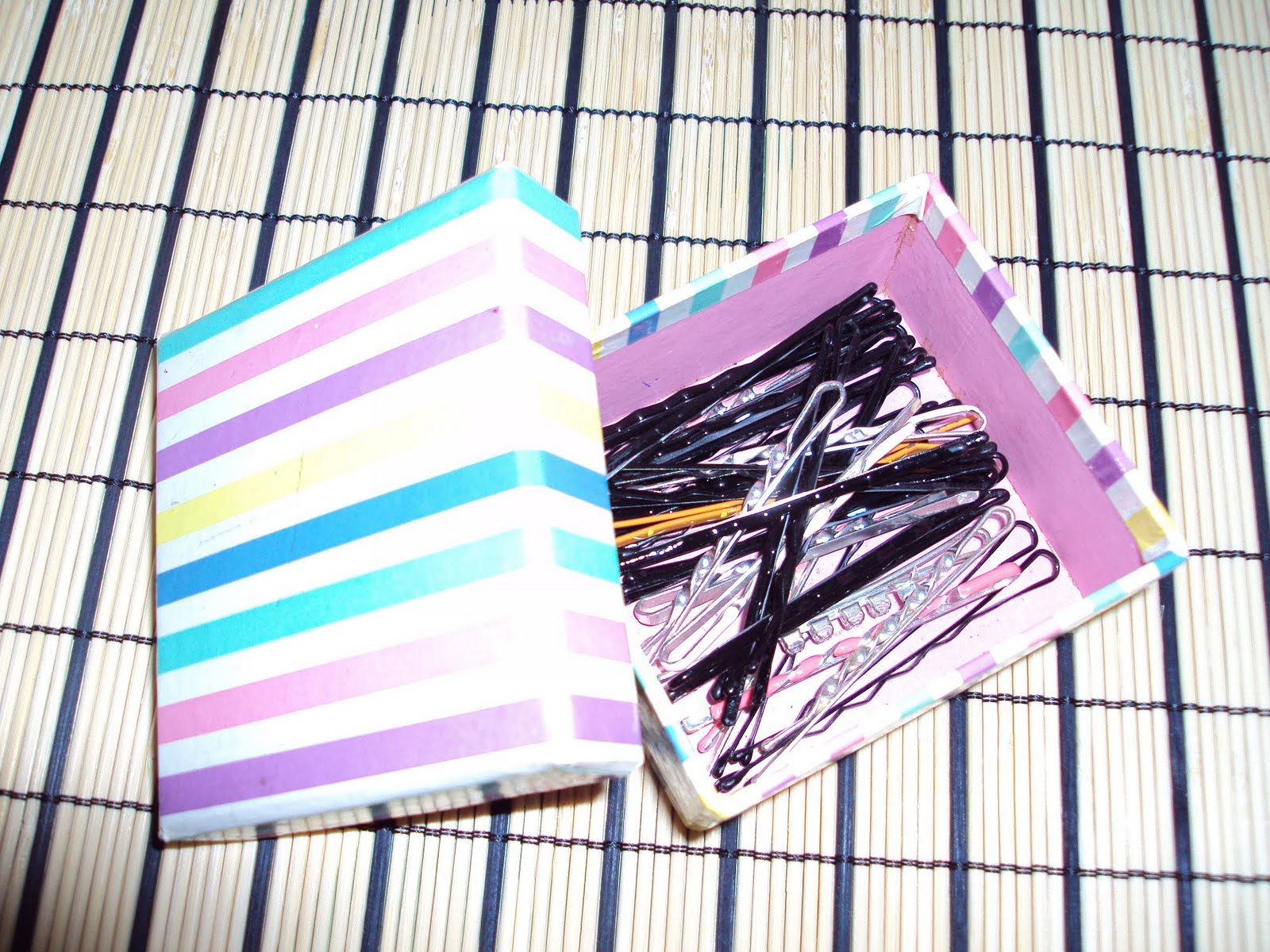 [caixinha+c+ganchos.JPG]