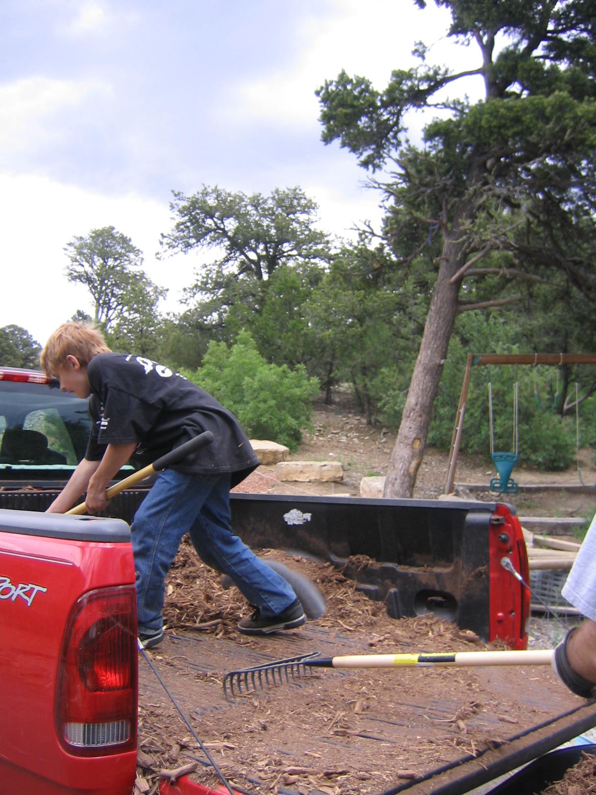 [Unloading+Mulch.JPG]