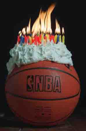 [birthday_cake_on_basketball_1.jpg]