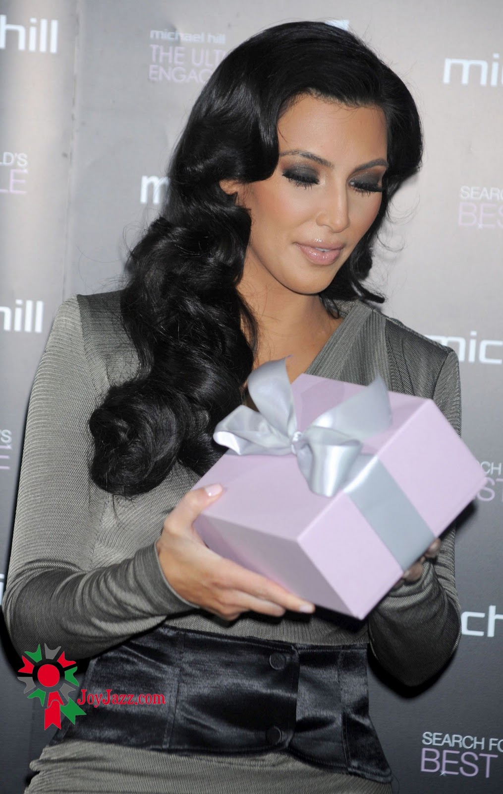 Hot and spicy: Kim Kardashian – 22-Carat Diamond Ring Presentation in