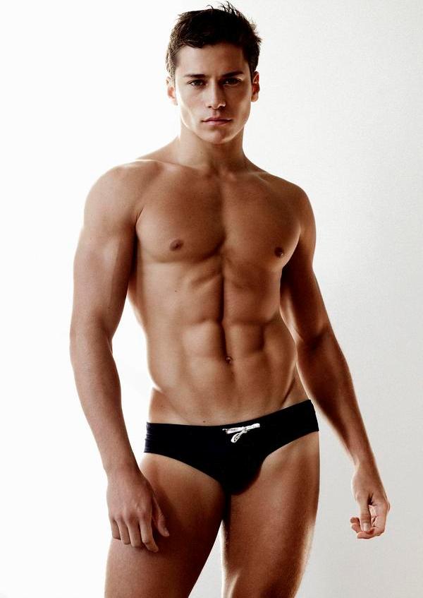 [renato_ferreira_shirtless_6.jpg]