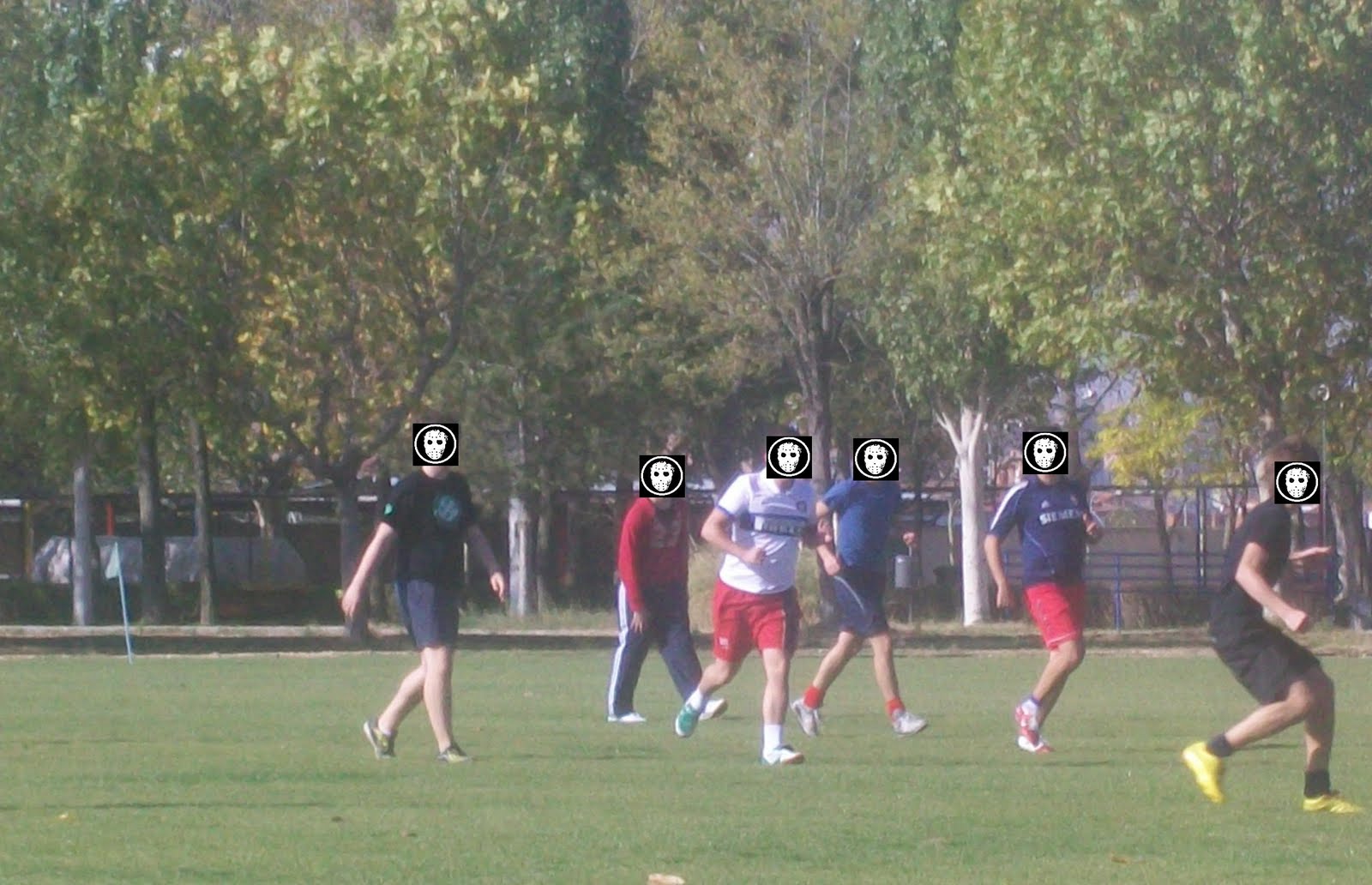 Dibujo de Chico jugando a fútbol para Colorear Dibujos - Imagenes De Personas Jugando Futbol