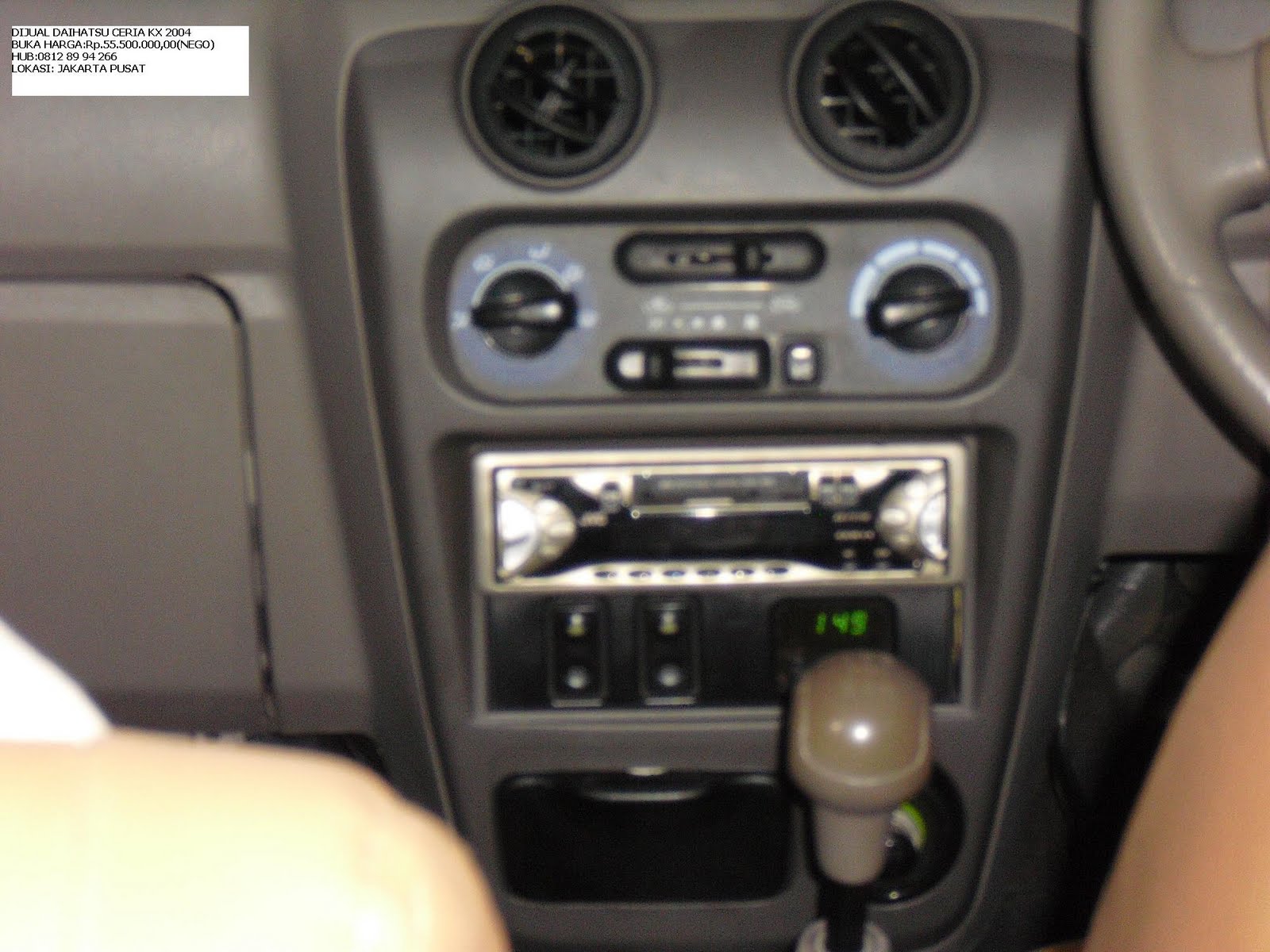 [2004-RADIO.JPG]