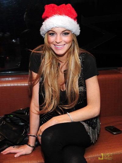 [lindsay-lohan-santa-hat-1.jpg]