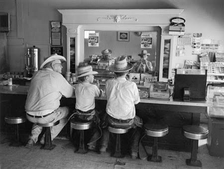 [GG_arnolds_cafe.jpg]