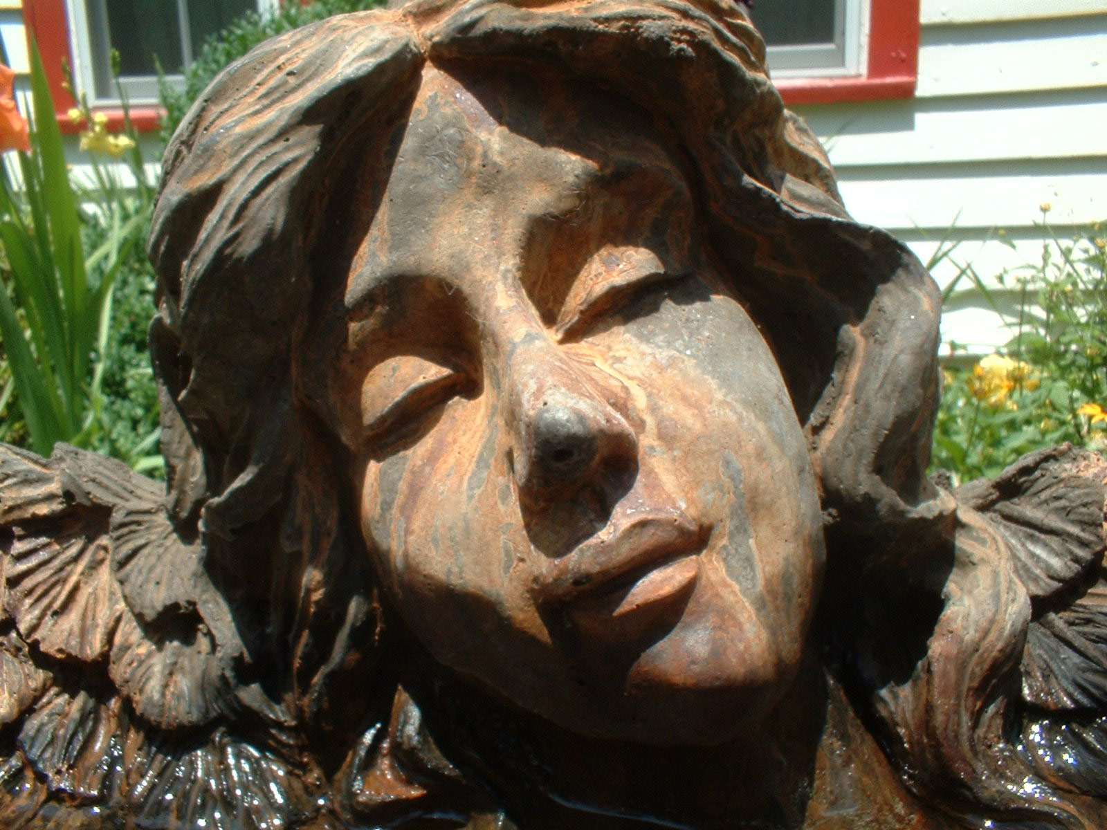[statue1closeup.jpg]