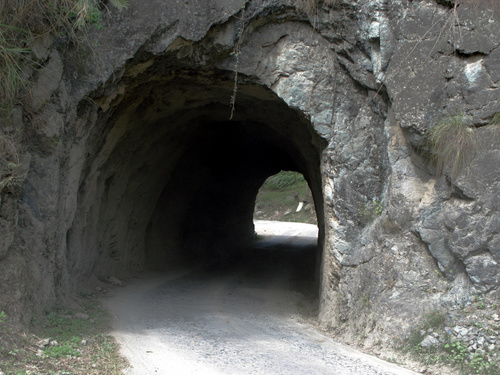 [bontoc+tunnel.JPG]
