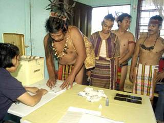 [igorots+vote+in+baguio.jpg]