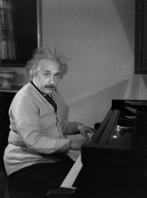 [EinsteinAtPiano,1933.jpg]