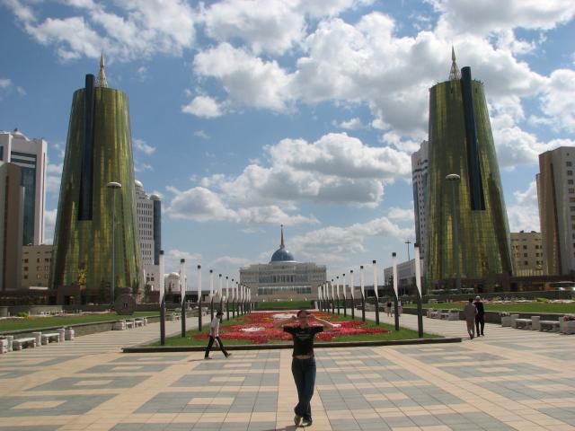 [The+main+square_The+president+residence.jpg]