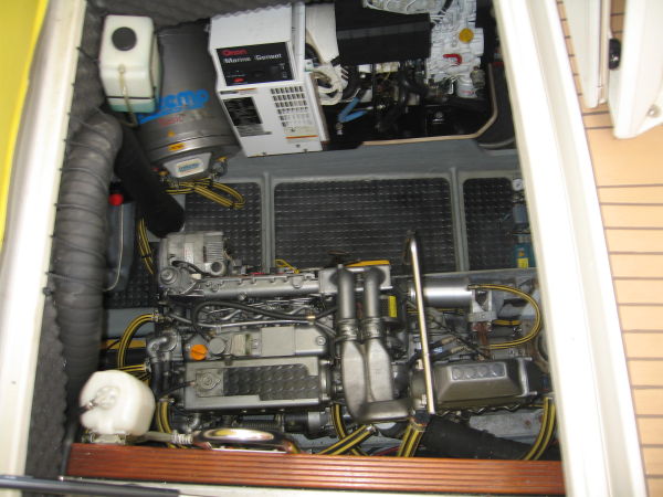 [Immagine: Amel+engine+room.jpg]