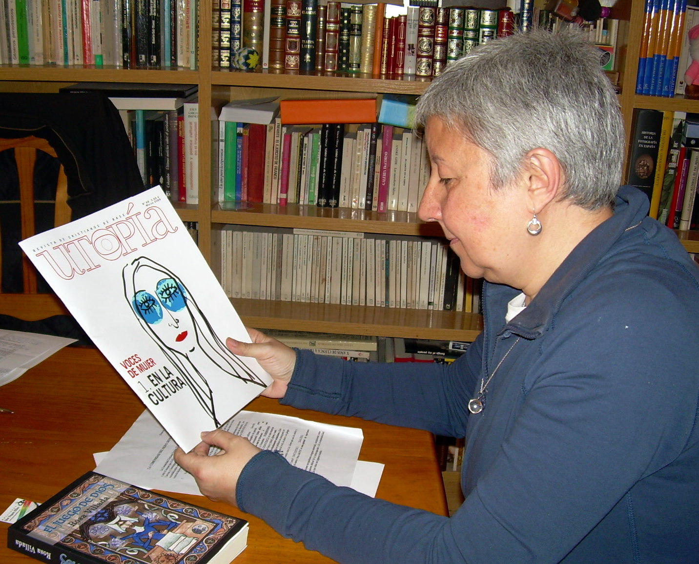 [Rosa+Libro+y+revista.jpg]
