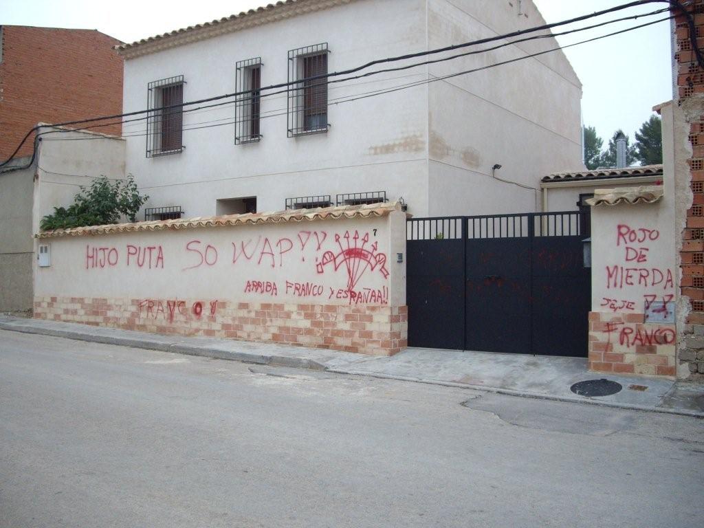 [fachadaviviendaAlcaldeIUMotadelCuervo.JPG]