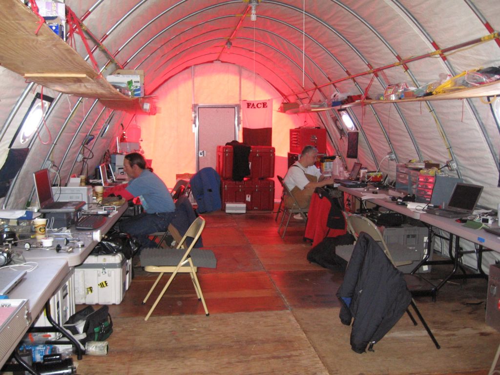 [insidequonset.jpg]