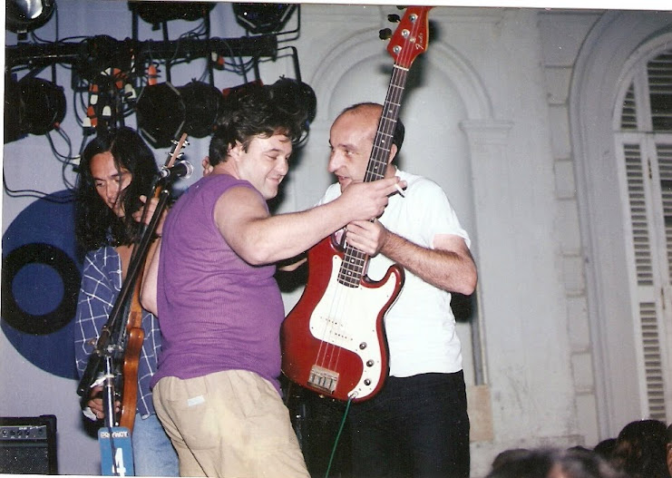 Héctor "Ruso" Mañandéz, fundador de la banda, junto a "Metro" Messineo y Luis "Charango" Torres