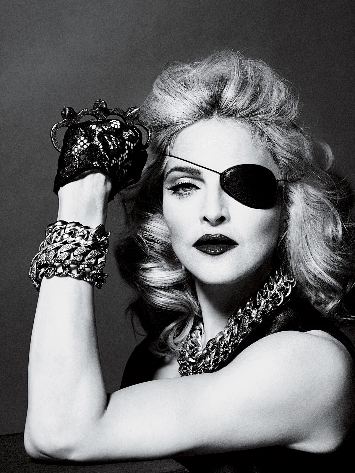 http://3.bp.blogspot.com/_0pynAn-Ksz4/S9_h3If3ClI/AAAAAAAAJEs/32amOHbPk_E/s1600/2010+-+Madonna+by+Alas+&amp;+Piggott+for+Interview+-+14.jpg