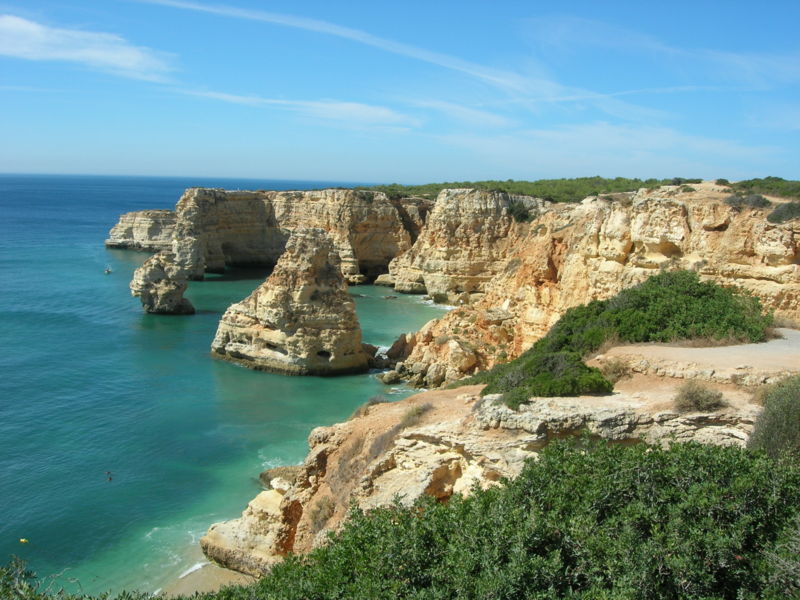 [800px-Algarve_pobrezi.jpg]