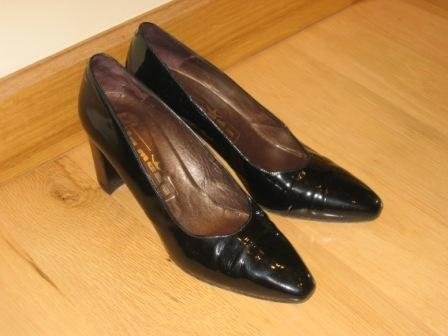 [zapatos charol usados[1].JPG]