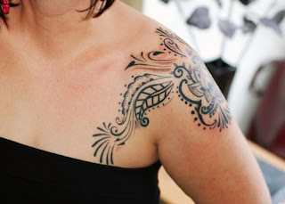Female Henna Shoulder Tattoo Design