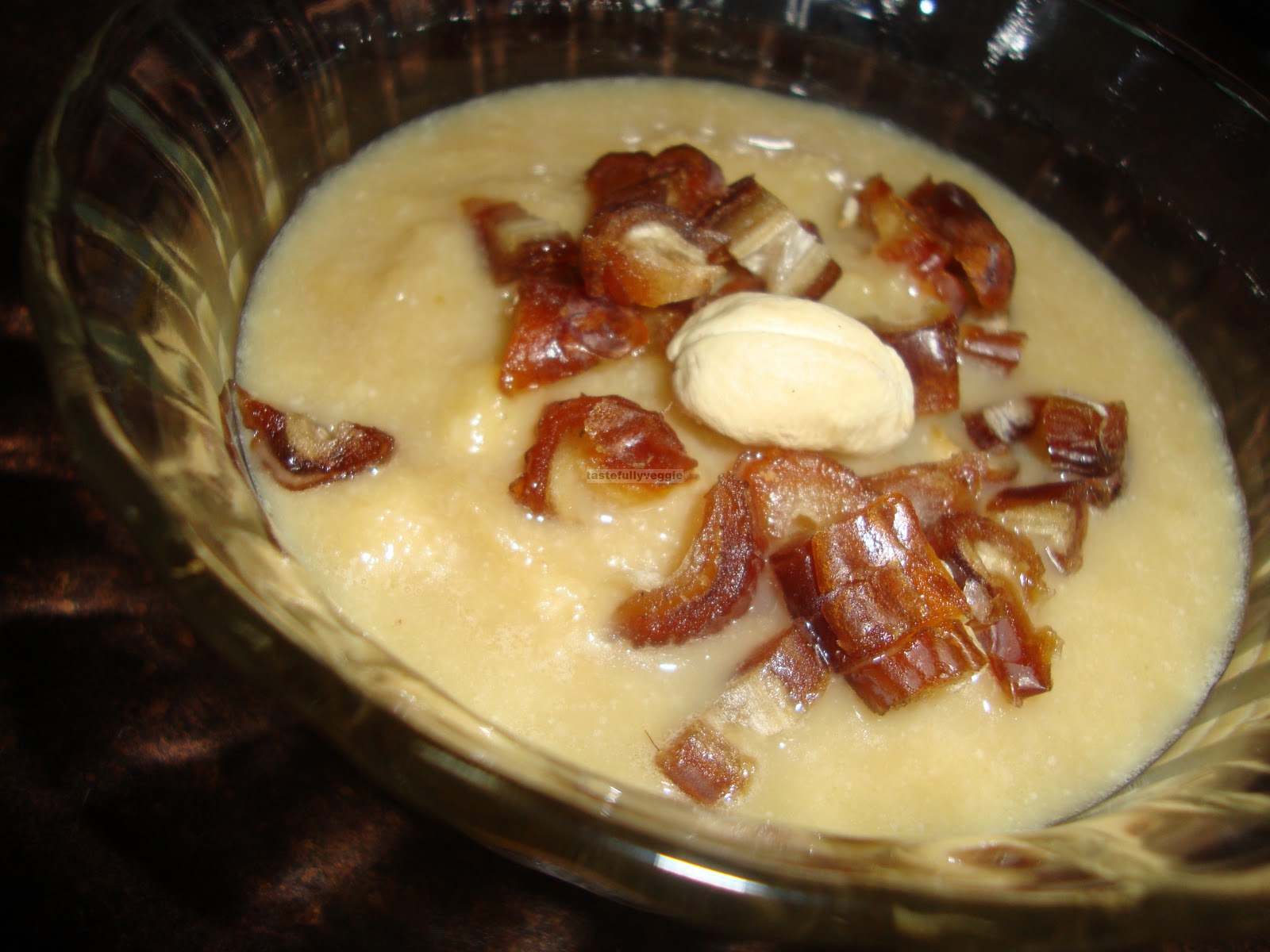 Tastefully Veggie Banana Dates Payasam (Banana Date Dessert)