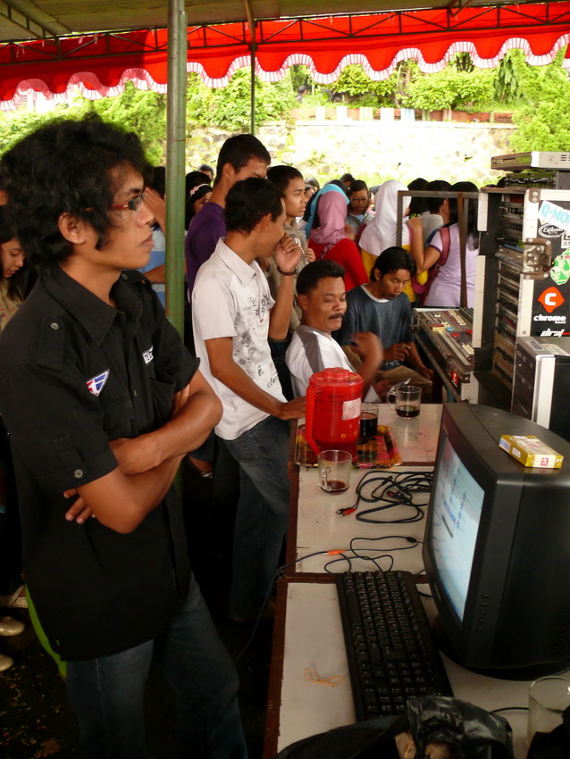 WIRO Nyoba Moto Jêprétan di Könser Band GARASI