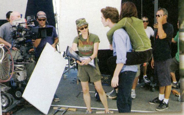 [Robert+Pattinson+on+Set.jpg]
