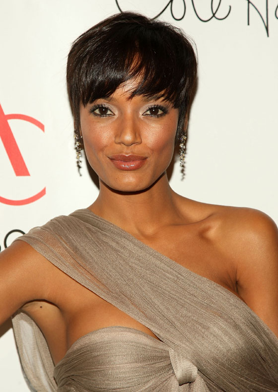 [selita-ebanks-11040805.jpg]