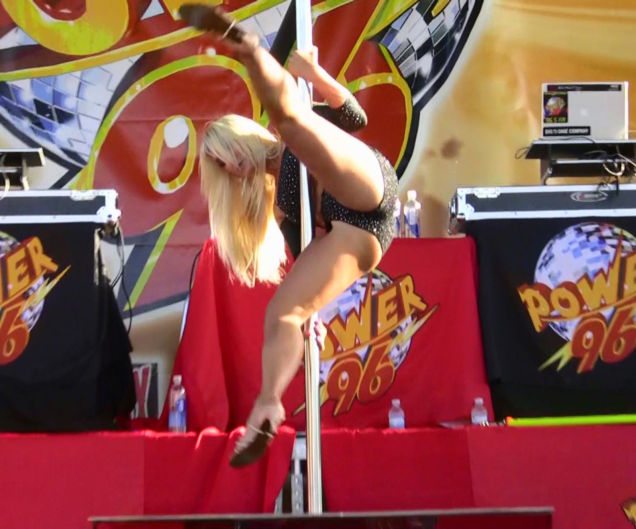 [brooke_hogan_pole_dancing_big.jpg]