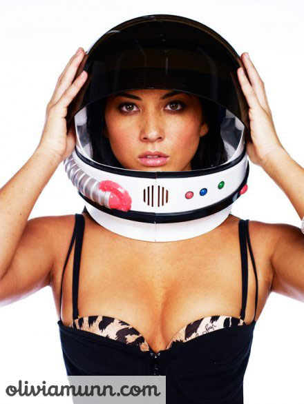 [olivia_munn_astronaut_2_big.jpg]