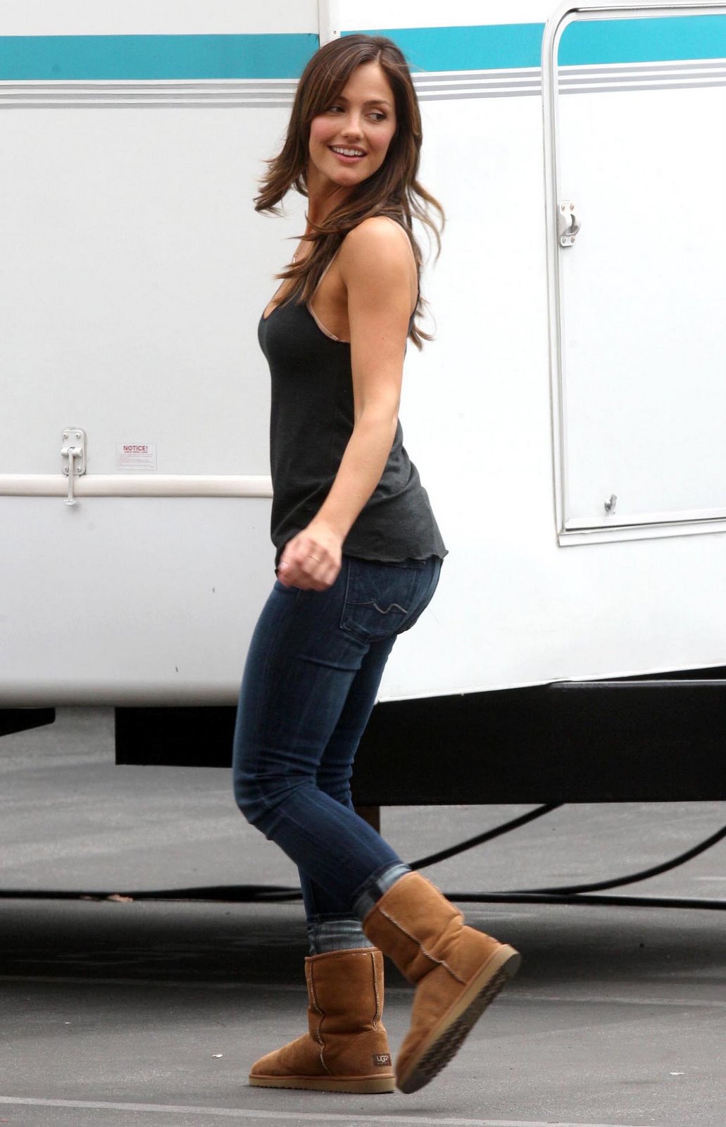 [minka_kelly_car_view_4_big.jpg]