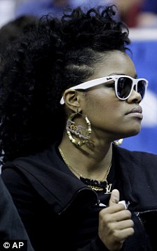 [article-1193099-0557FBFE000005DC-11_224x358.jpg]