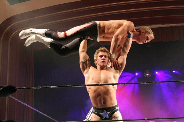 [IMAGE:http://3.bp.blogspot.com/_1CXgFYzok9w/TLEzQ7uwLaI/AAAAAAAAAEk/0v0lG66nzs8/s1600/1ohp008.jpg]