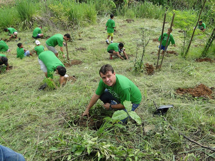 http://3.bp.blogspot.com/_1E_iuZCpoio/TRijy_KL5FI/AAAAAAAABdw/5TlRKvIqvZk/s1600/plantando+arvore.JPG