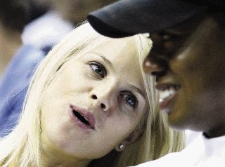 Tiger Woods Wife Leaves the House with their Childrens