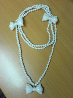 [white+ribbion+necklaces.jpg]