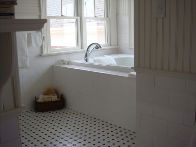 [master+bath+2.JPG]