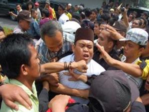 [2311574ppukulketuaDPRDmedan.jpg]