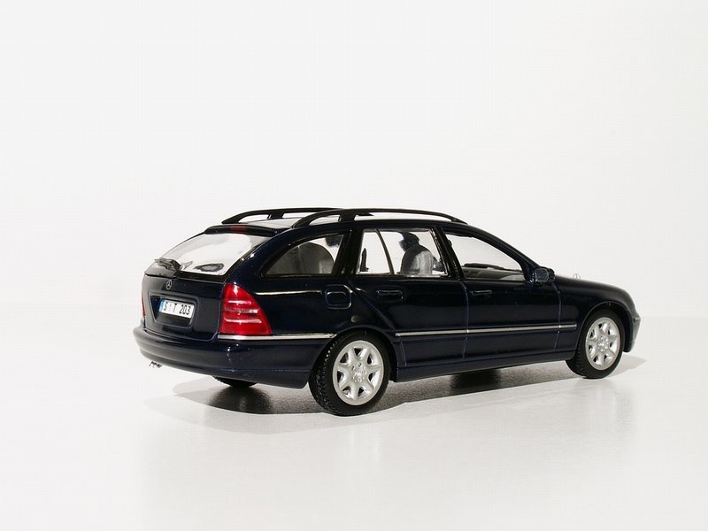 [Mercedes+Benz+C+Modell+T+(Minichamps)+(03).JPG]