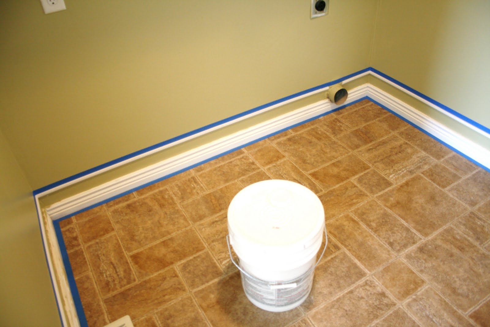 [Backsplash+and+Laundry+room+004.JPG]