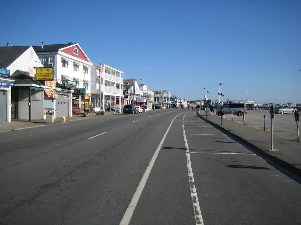[hampton_beach.jpg]