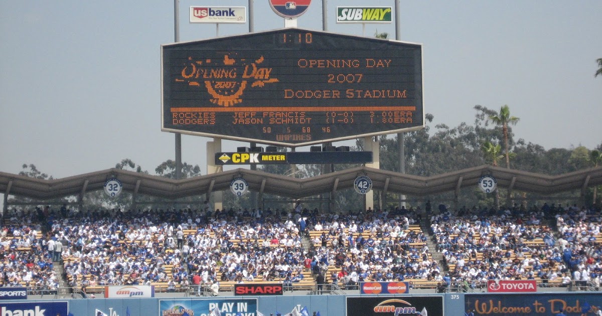 Dodger Stadium's 'fun' new LED lights annoy Diamondbacks - Los Angeles Times