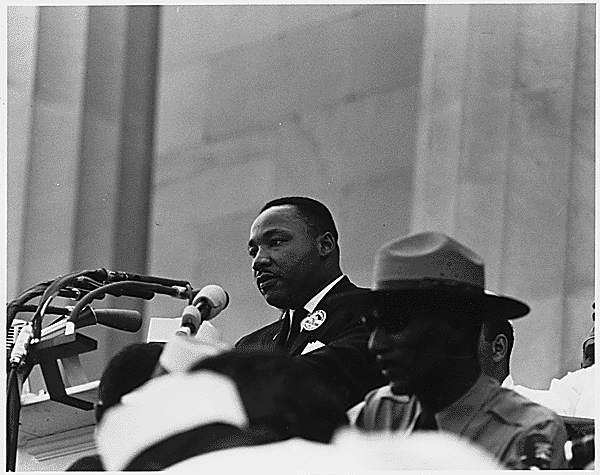 [mlk-speech-l.gif]
