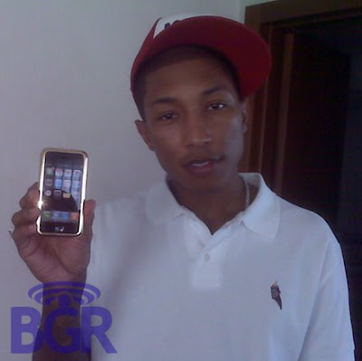 Gold Iphone on Pharrel Got The Real Gold Iphone Just Exclusive I Hope That One Day I