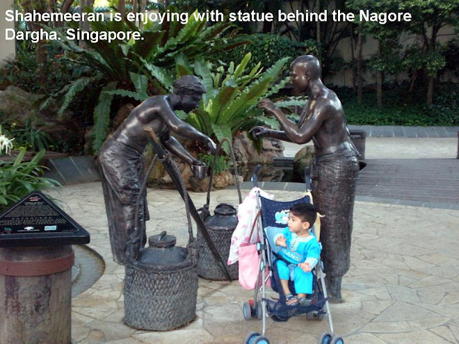 two statue beside the nagore dargha, singapore
