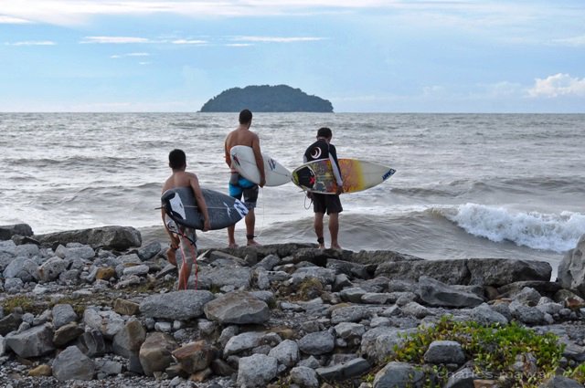Surfing In Malaysia Waves Rolls in Tg. Aru, Sabah!!!