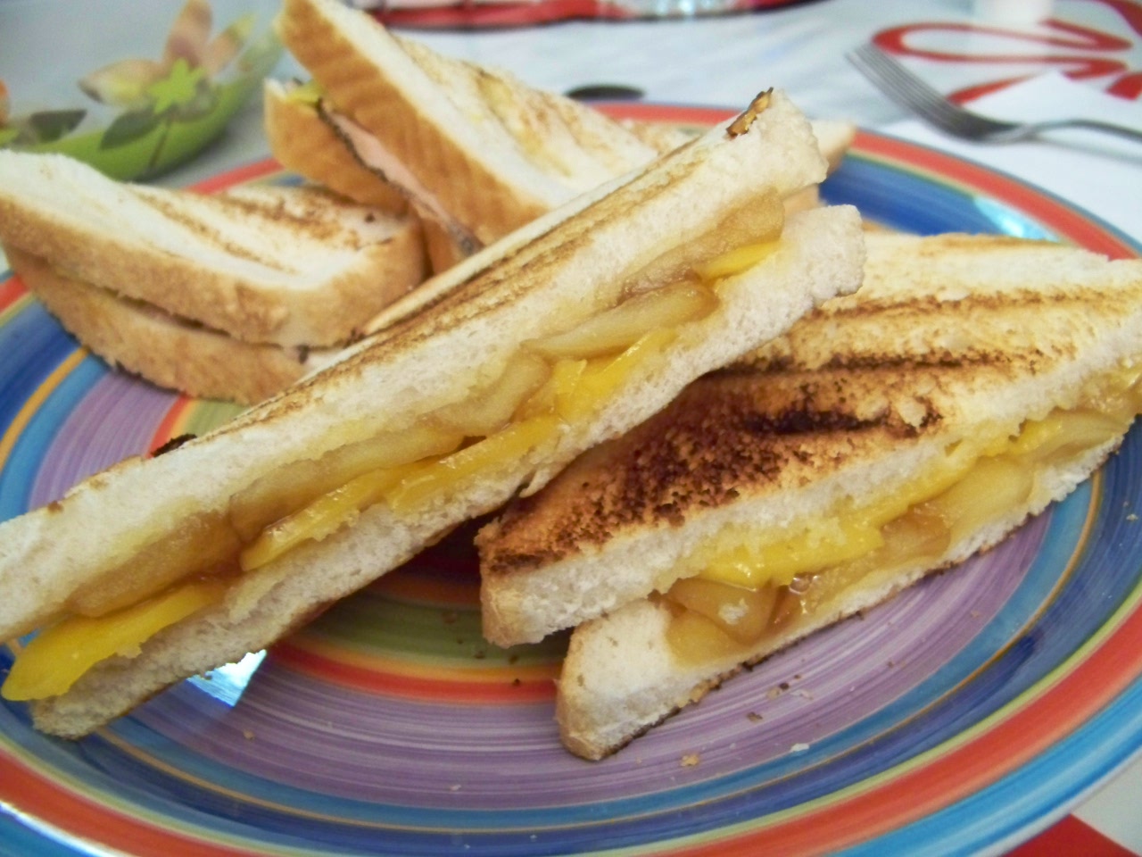 Receta que sándwich de queso fundido a la plancha (grilled cheese sandwich)